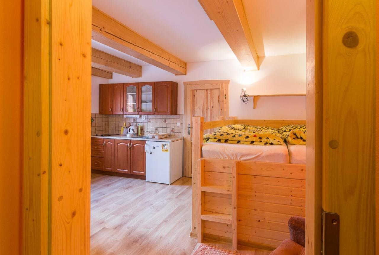 Apartman Mezi Stromy ロキトニツェ・ナト・イゼロウ エクステリア 写真