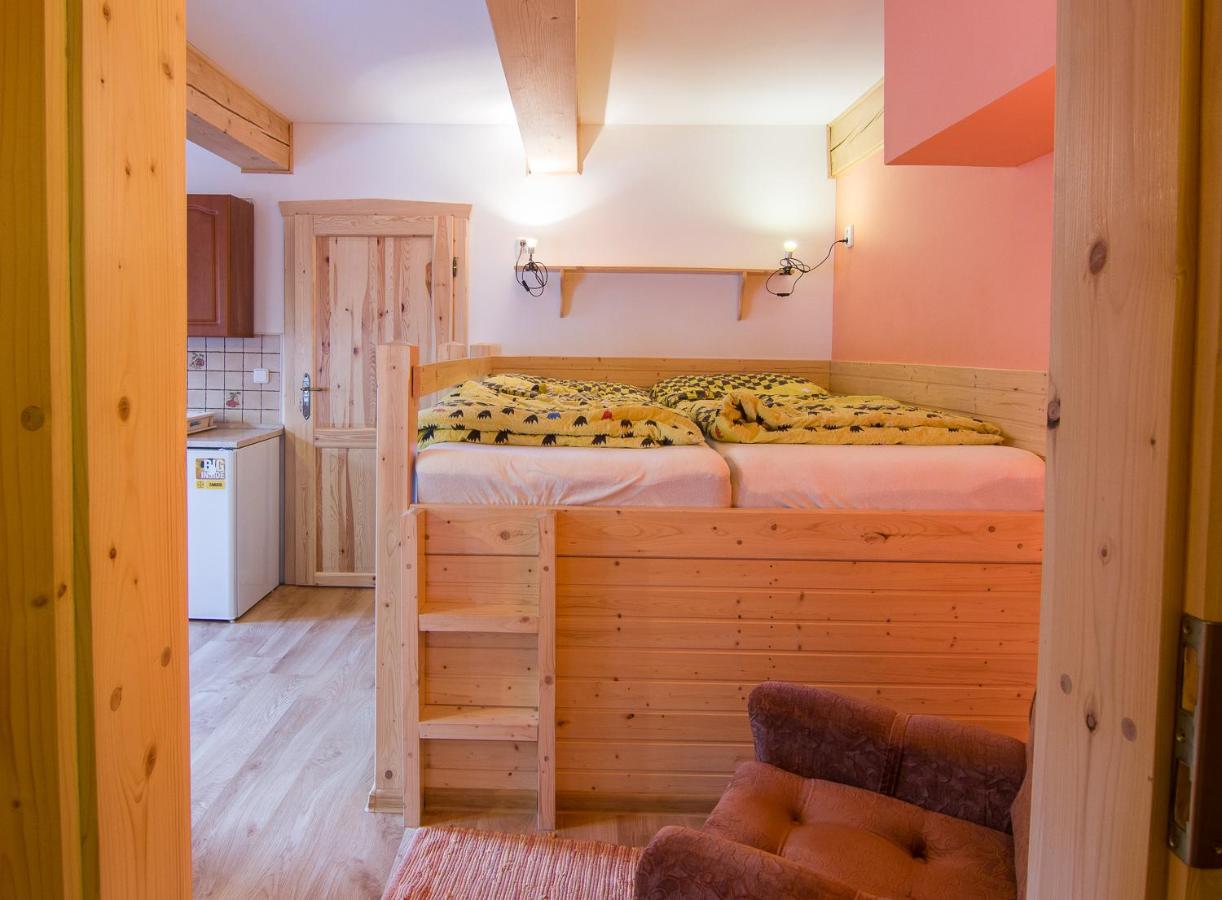 Apartman Mezi Stromy ロキトニツェ・ナト・イゼロウ エクステリア 写真