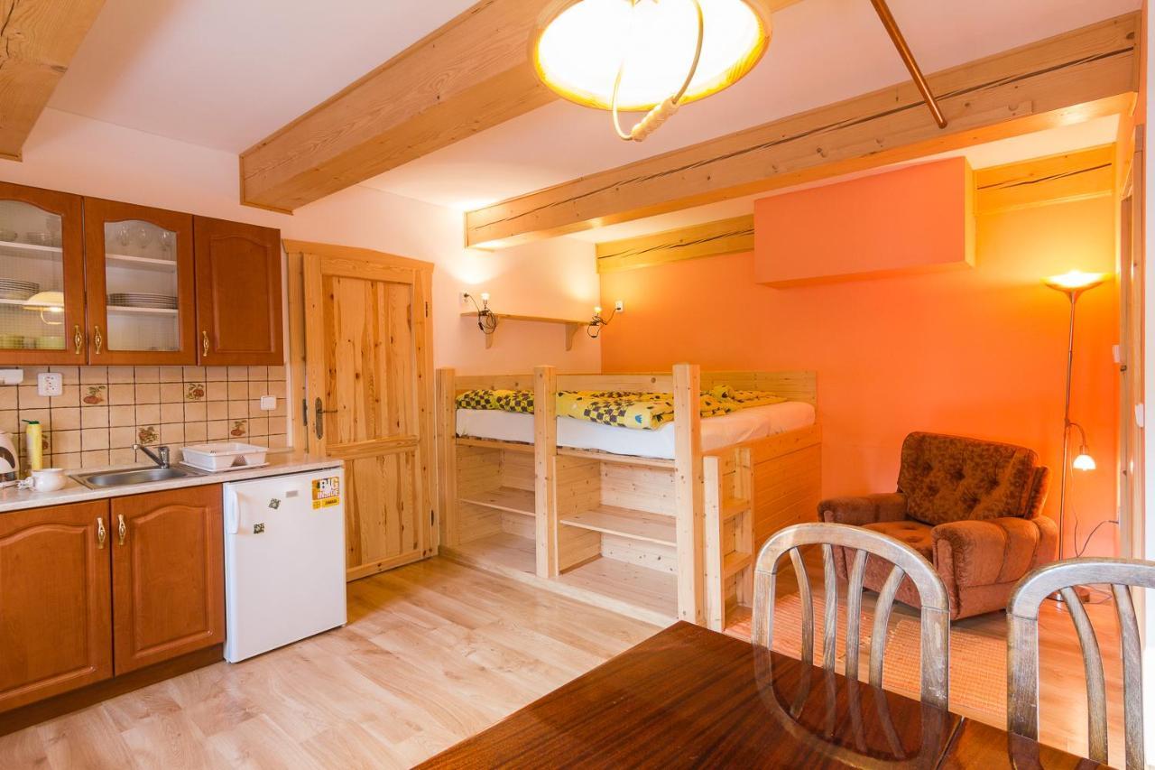 Apartman Mezi Stromy ロキトニツェ・ナト・イゼロウ エクステリア 写真